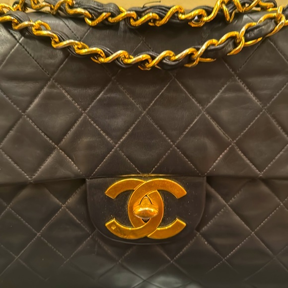 VINTAGE CHANEL QUILTED LAMBSKIN JUMBO 24K plated hardware - Picture 2 of 9